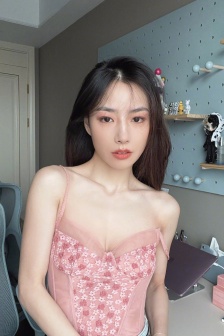 漂亮的保姆 中文版